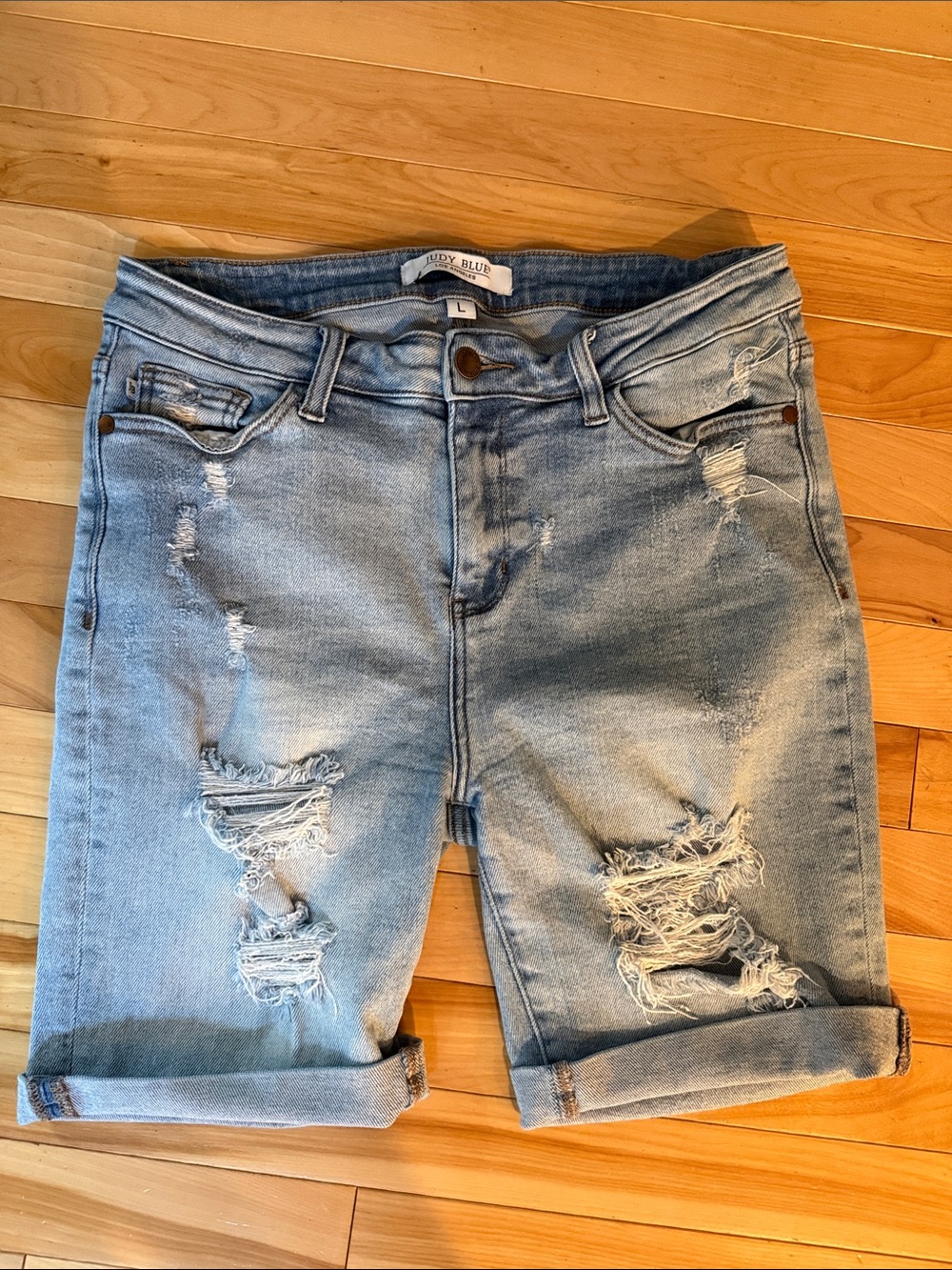 Judy Blue Light Wash Distressed Denim Shorts Size L